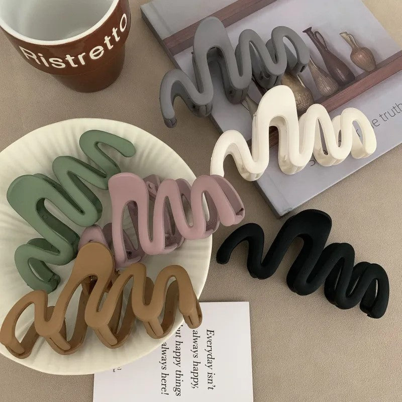 Women-s-Simple-Style-Waves-Plastic-Resin-Hair-Claws.jpeg