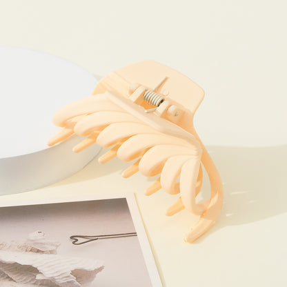 women's simple style geometric plastic stoving varnish hair claws.jpg