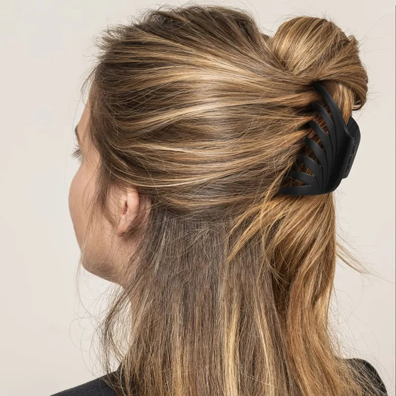 Women-s-Simple-Style-Geometric-Plastic-Stoving-Varnish-Hair-Claws (2).jpeg
